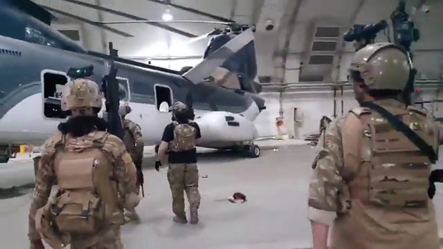 
		شاهد.. استيلاء “طالبان” على طائرات عسكرية عملاقة.. وبعد تفقدها كانت المفاجأة!