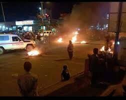
		العاصمة المؤقتة عدن تشهد احتجاجات ليلية غاضبة وقطع شوارع رئيسية ومصادر تكشف السبب