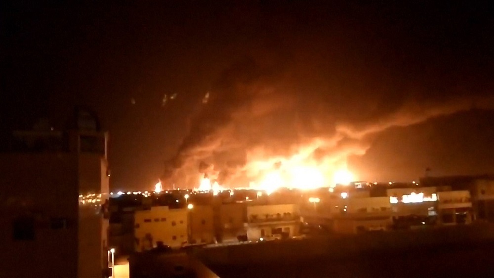 
		عــاجل : حريق هائل في العاصمة صنعاء واشتعال عدد من المنازل والمحلات التجارية والنيران ما زالت مشتعلة حتى اللحظة (فيديو)