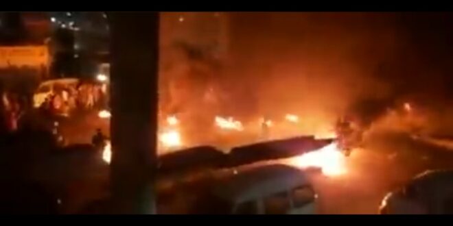 
		ورد الان : النيران تشعل شوارع العاصمة والرصاص الحي للمليشيا يلعلع بكثافة (فيديو)