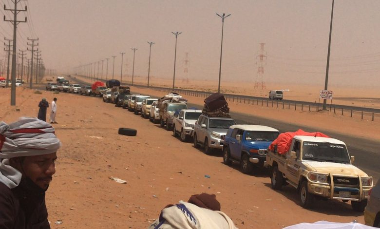 
		"عبدالملك" يطالب التحالف بالتدخل لإنهاء قرار منع دخول سيارات الدفع الرباعي في منفذ الوديعة
