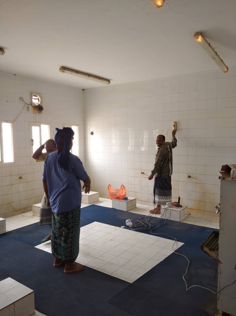 
		مكتب الإوقاف والارشاد بالمهرة يواصل توزيع مستلزمات نظافة و تعقيم لمساجد حوف وحصوين.