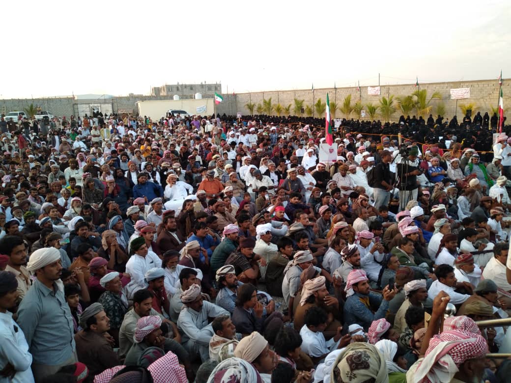 
		السلطان عبد الله بن عيسى آل عفرار يعلن رفض المجلس العام لضم المهرة وسقطرة لإقليم حضرموت ويهدد بإعلان إقليم المهرة وسقطرة