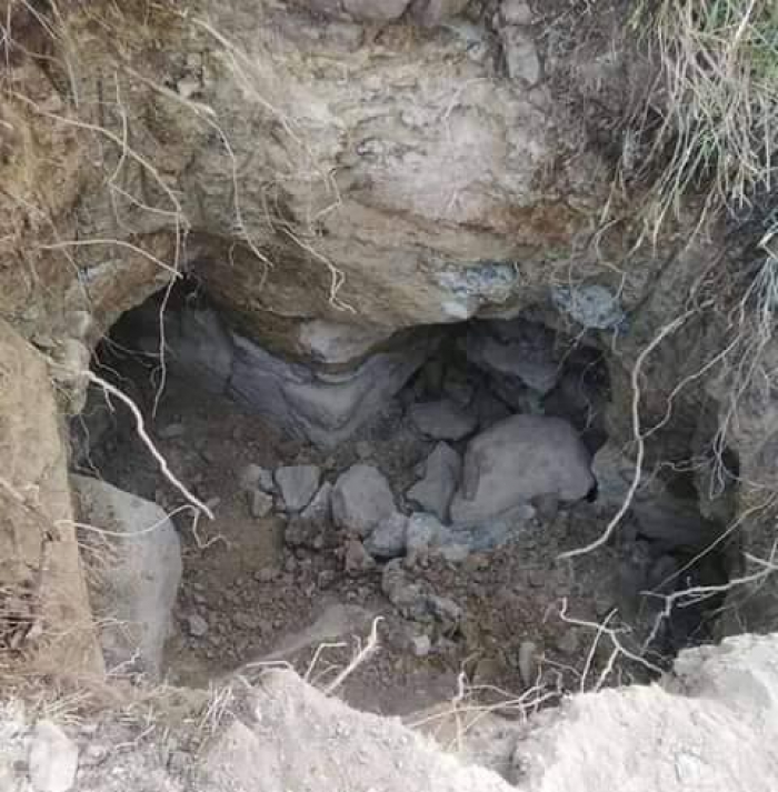 
		في عملية سرية أخر الليل.. حفر ضريح بقرية يمنية بحثاً على الكنز.. وهذه النتيجة النهائية (صور)