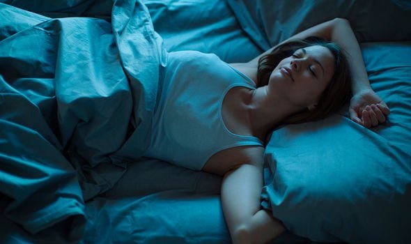 
		3 طرق بسيطة للتخلص من أوجاع الظهر.. والمفاجأة ماذا سيحدث لو وضعت منشفة صغيرة تحت هذه المنطقة من جسمك أثناء النوم!!