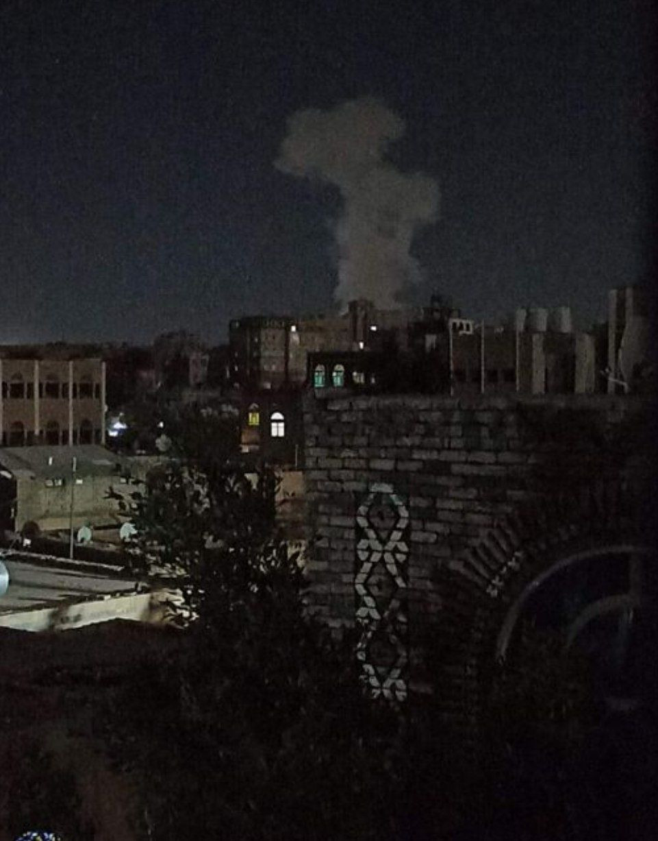 شاهد اولى الصور للقصف الذي شهدته صنعاء قبل قليل