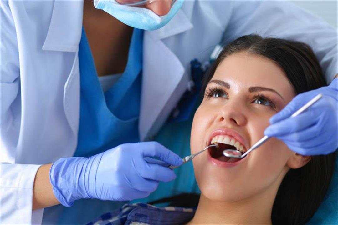 
		أخصائي يمني يكشف من أصيبوا بكورونا من خلال أسنانهم