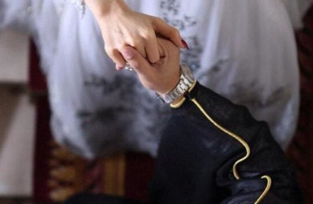 
		معلمة يمنية تتزوج من مستأجر في عمارتها.. والسبب مفاجأة!