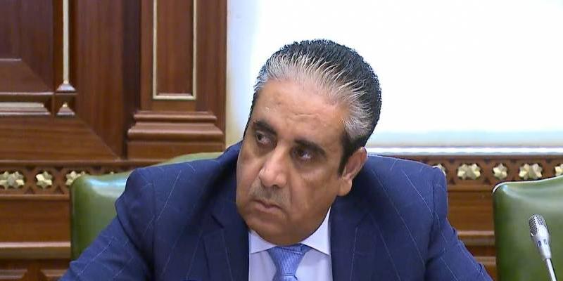 
		عاجل : الرئيس العليمي يفاجئ الجميع ويقيل بن مبارك من منصبة ويقوم بتعيين هذه الشخصية رئيساً للحكومة