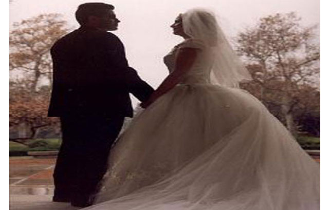 
		عروسة يمنية تفاجئ الجميع وتفر من زفافها لهذا السبب المرعب..! (تفاصيل)