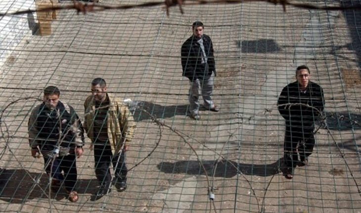 
		أسرى فلسطينيون بسجون الاحتلال الإسرائيلي يبدأون بالإضراب عن الطعام