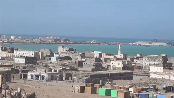 
		هام.. صحفي يمني يكشف معلومات خطيرة عن شحنة أسلحة دخلت للحوثي عبر هذا الميناء